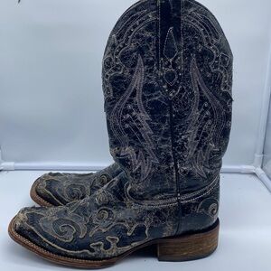 Womens Corral Cowboy boots size 8.5 check them out very nice thanks 🙏